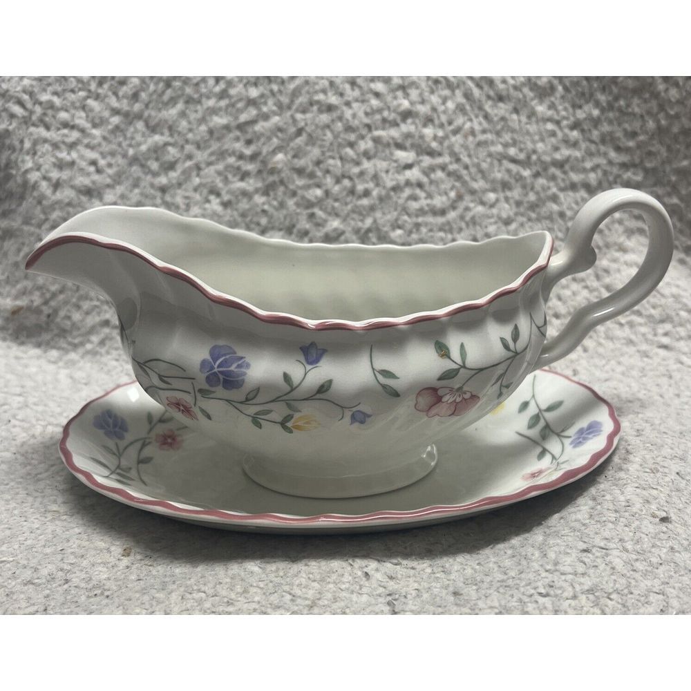 Johnson Brothers SUMMER CHINTZ Gravy Boat & Under Plate Made In‎ England
